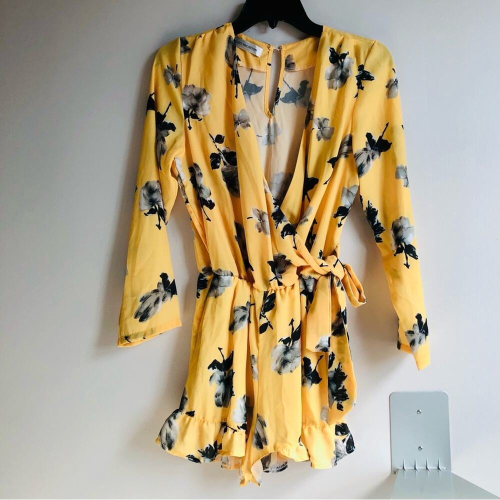 Resort Wear 7Days Vacation Floral Faux Wrap Yellow Romper Women’s Size S - Picture 11 of 11